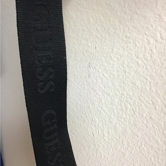 Guess NWOT Lina Drawstring Bucket Bag in Black Nylon - Picture 2 of 3